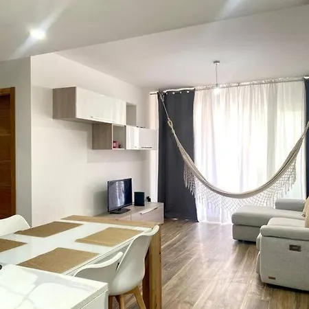Modern And Comfortable 2 Bedrooms Flat *