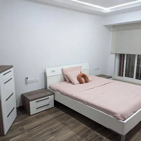 Modern And Comfortable 2 Bedrooms Flat Apartment *
