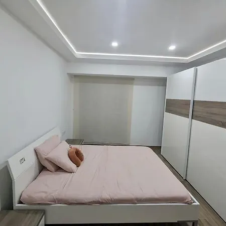 Apartment Modern And Comfortable 2 Bedrooms Flat