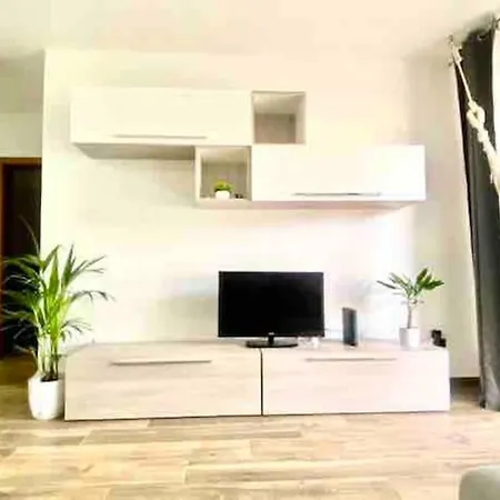 Modern And Comfortable 2 Bedrooms Flat Apartment St. Paul's Bay